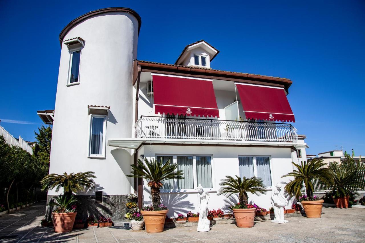 Hotel Ibisco Suites & Relax Pozzuoli Bagian luar foto