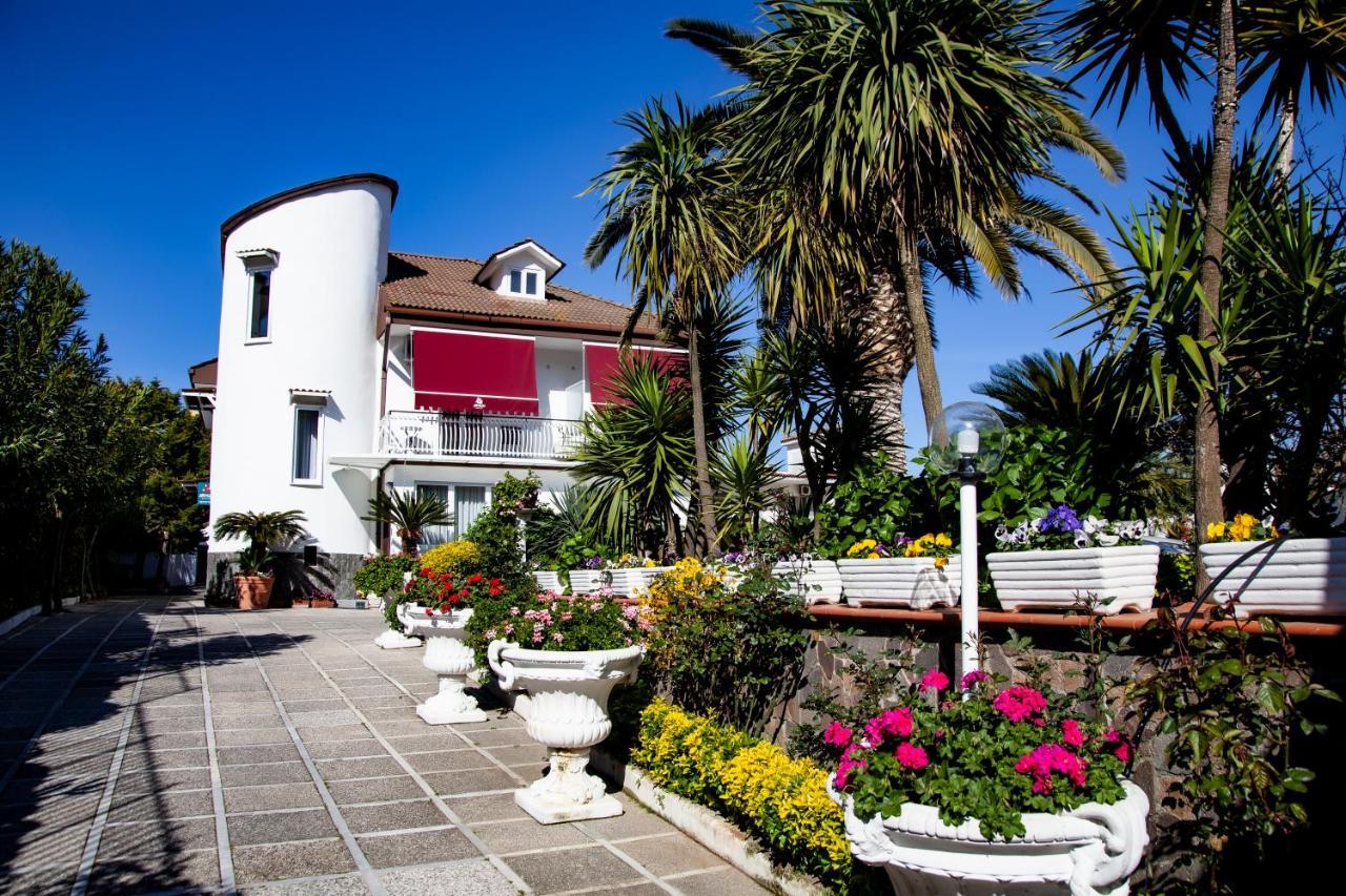 Hotel Ibisco Suites & Relax Pozzuoli Bagian luar foto