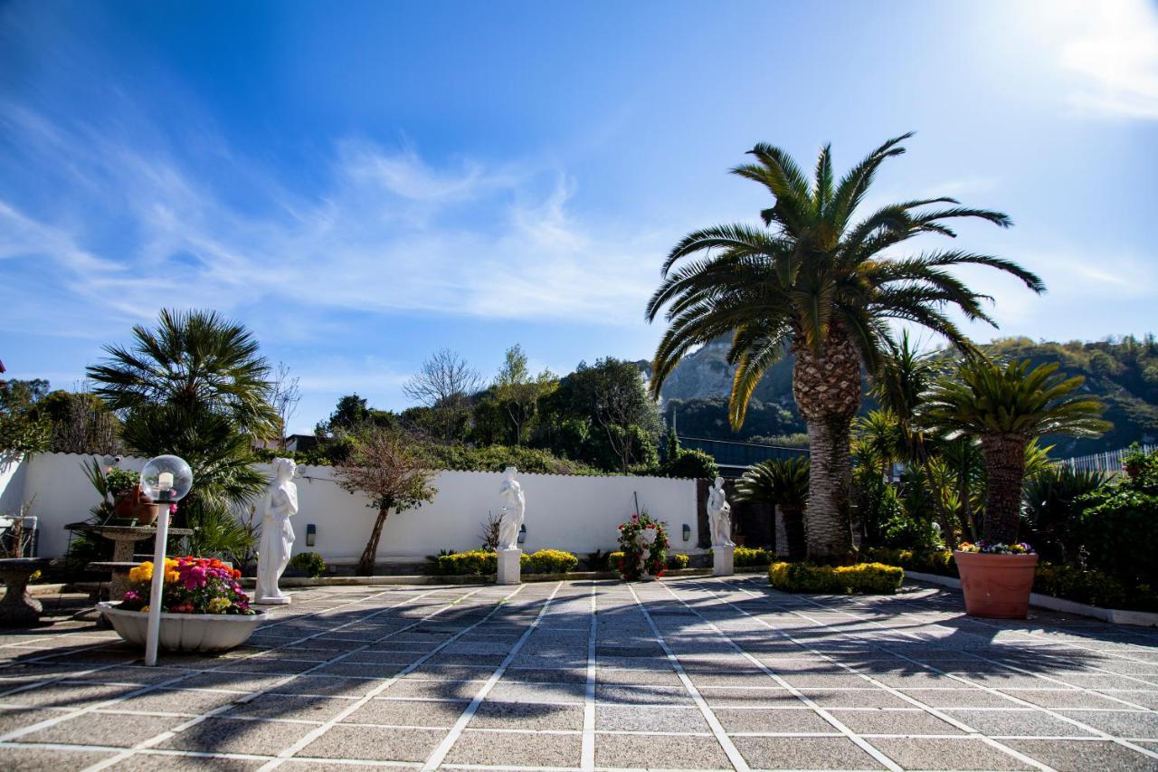 Hotel Ibisco Suites & Relax Pozzuoli Bagian luar foto